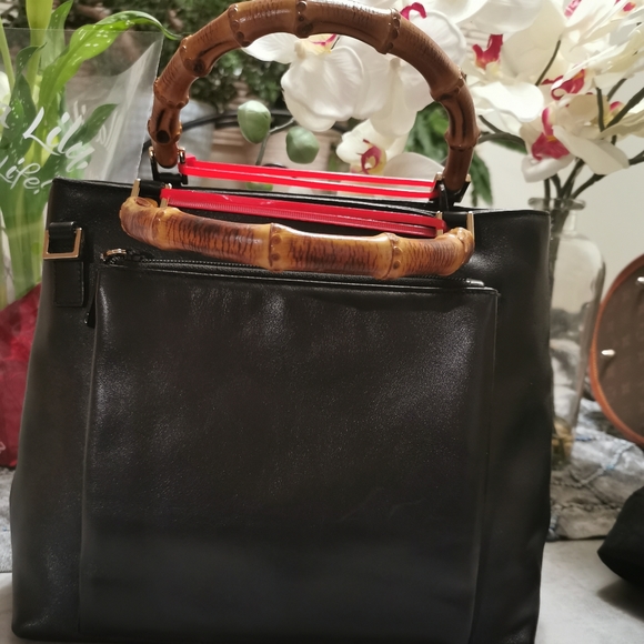 (Sold)💯% authentic Gucci leather purse - Picture 2 of 15